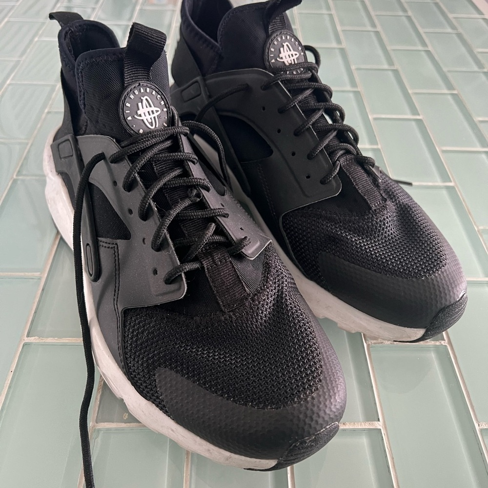 Nike Black and White Athletic Shoes